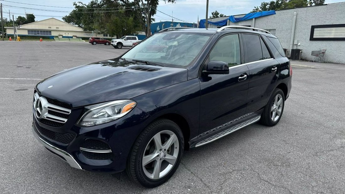 Suv in Tampa, FL, United States 1 - 15702199