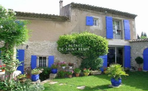 Villa in Saint-Rémy-de-Provence, Provence-Alpes-Côte d'Azur, France 1