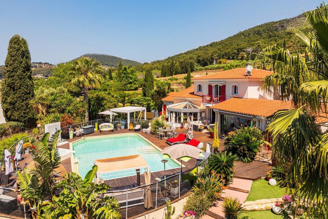 House in Carqueiranne, Provence-Alpes-Côte d'Azur, France 1 - 15699634
