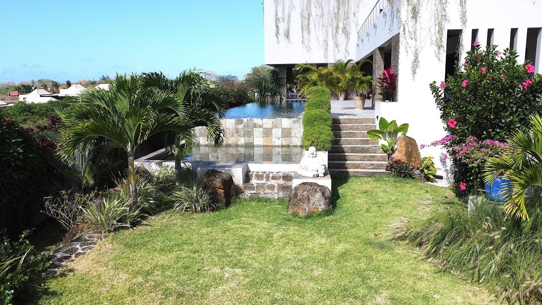 Villa in Grand Baie, Rivière du Rempart District, Mauritius 2 - 13554412