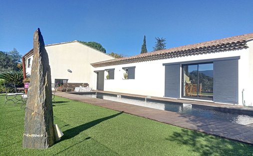Villa in Le Plan-de-la-Tour, Provence-Alpes-Côte d'Azur, France 1