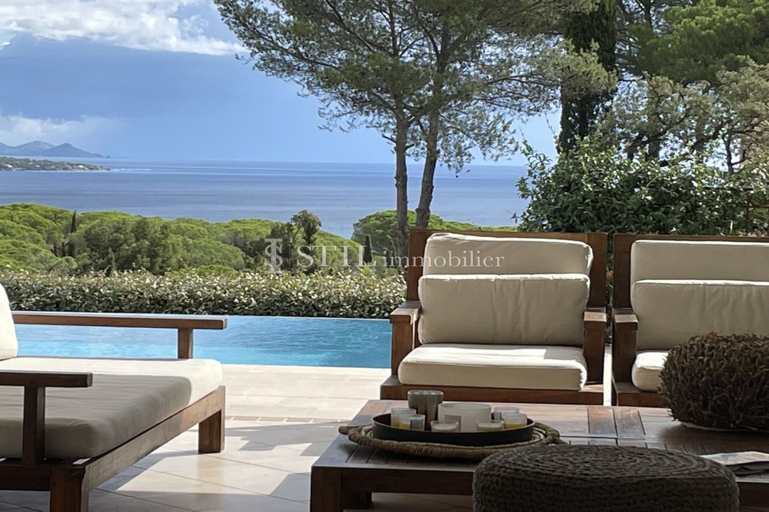 Villa in Ville-Les Saquedes-Le Bouillonnet, Sainte-Maxime, France 1 - 12976806