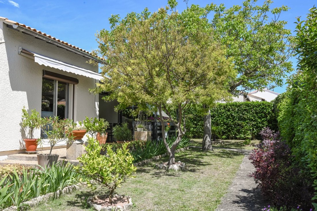 Villa in Uzès, Occitania, France 3 - 15698087