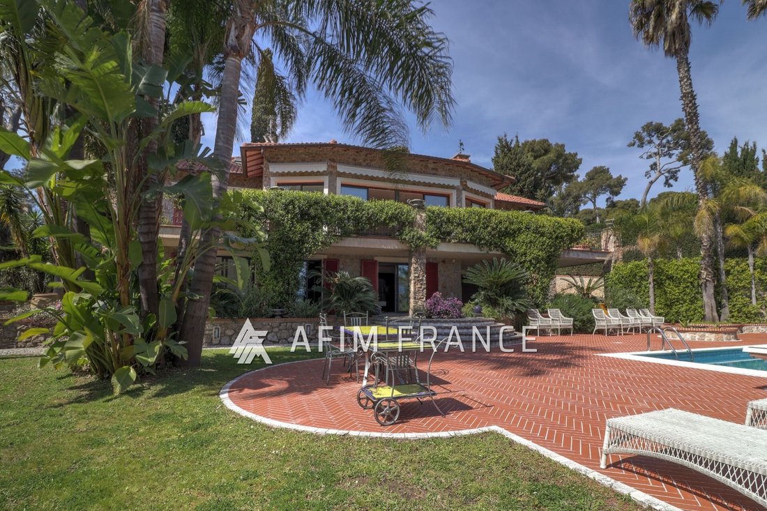Villa in Village-Cros de Caste-Coupiere-Mont Gros, Roquebrune-Cap-Martin, France 1 - 12627469