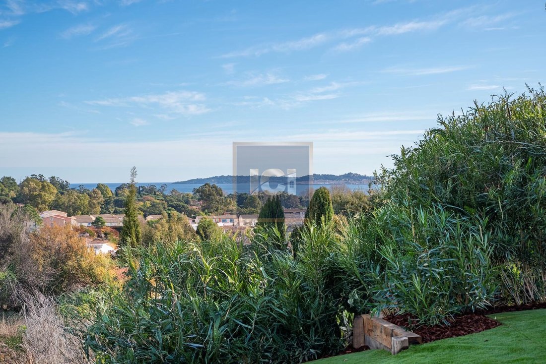 Villa in Grimaud, Provence-Alpes-Côte d'Azur, France 2 - 15704581