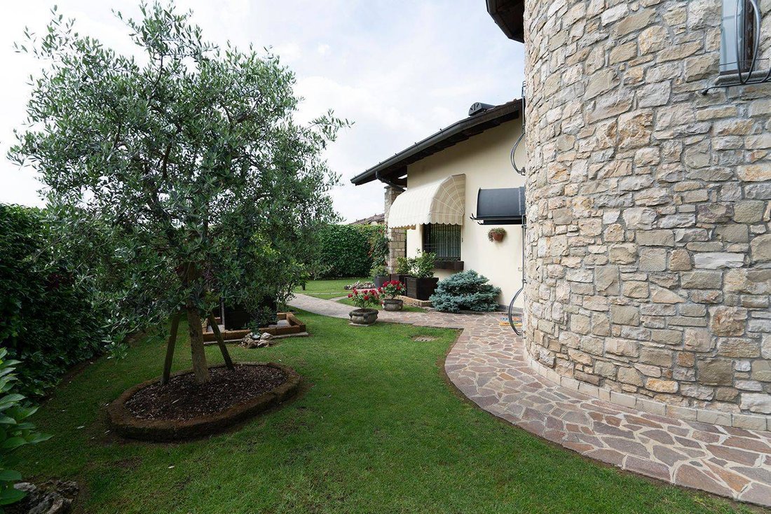 Villa in Usmate Velate, Lombardy, Italy 4 - 15699732