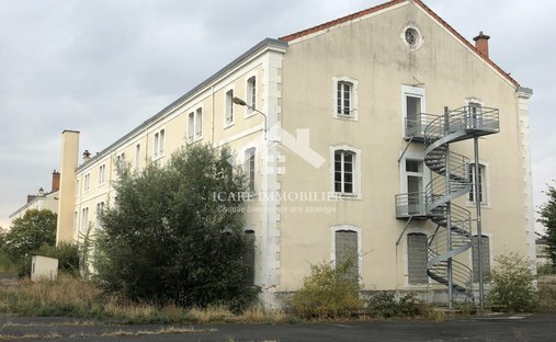 Vienne Department (86) 19th And 20th Century Chateau 345 Acres Of Land