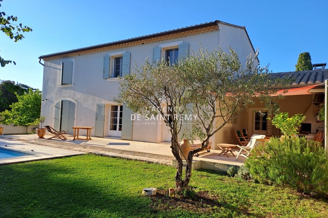 Villa in Saint-Rémy-de-Provence, Provence-Alpes-Côte d'Azur, France 1 - 12662249