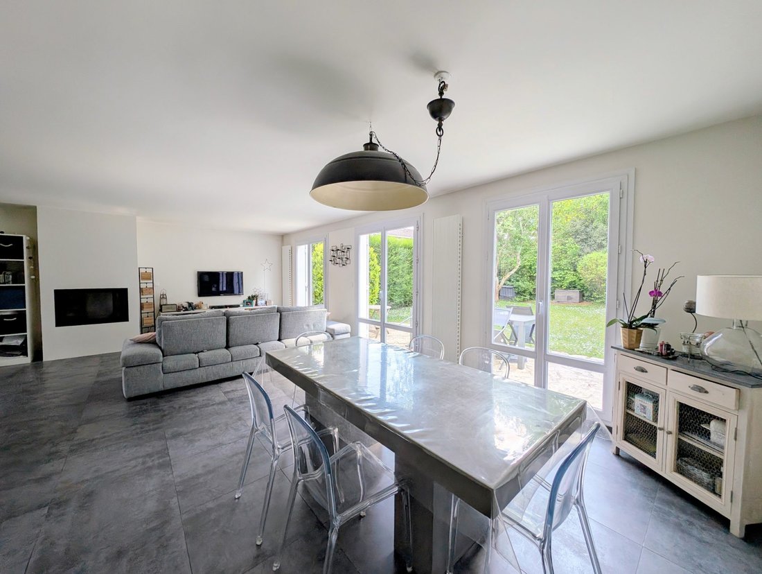 House in Le Mesnil-Saint-Denis, Ile-de-France, France 5 - 15704273