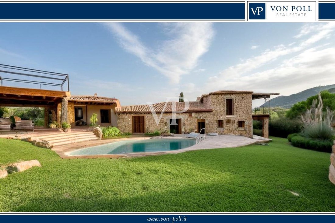 Villa in Area Arzachena Paese, Arzachena, Sardinia 1 - 15701421