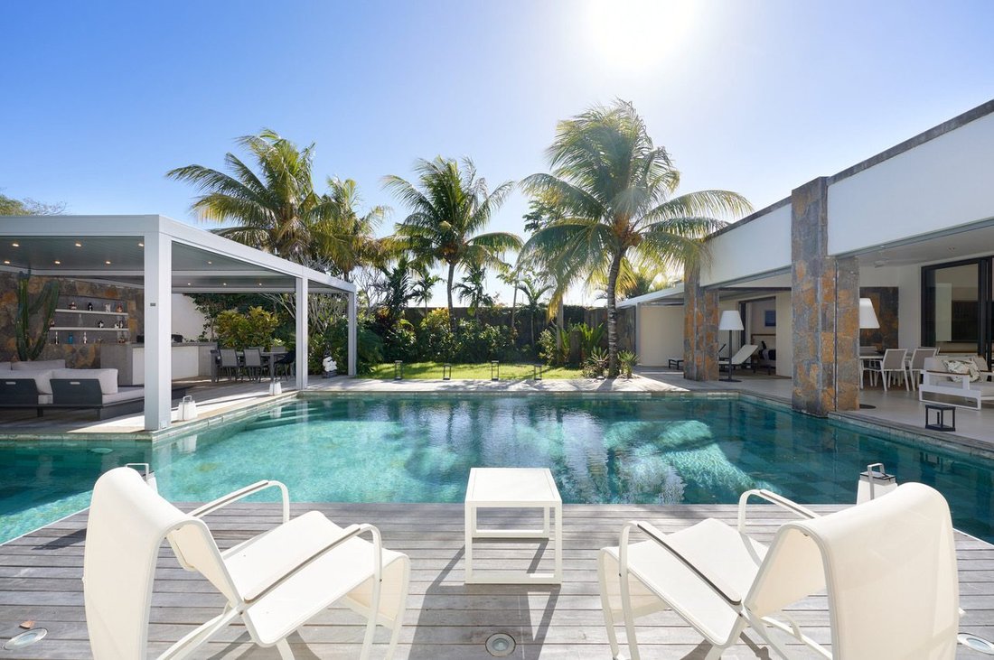 Villa in Grand Baie, Rivière du Rempart District, Mauritius 2 - 15704587