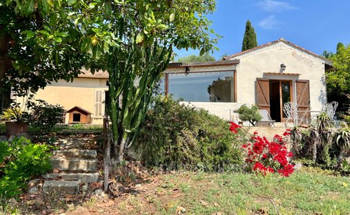 Villa in Gabelle-Courcettes-Les Clos, Vallauris, France 1