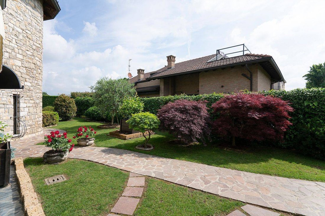 Villa in Usmate Velate, Lombardy, Italy 5 - 15699732