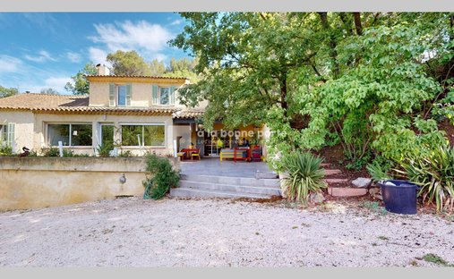 Villa in Simiane-Collongue, Provence-Alpes-C�te d'Azur, France 1