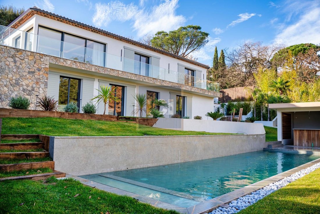 Villa in Grimaud, Provence-Alpes-Côte d'Azur, France 1 - 15704581