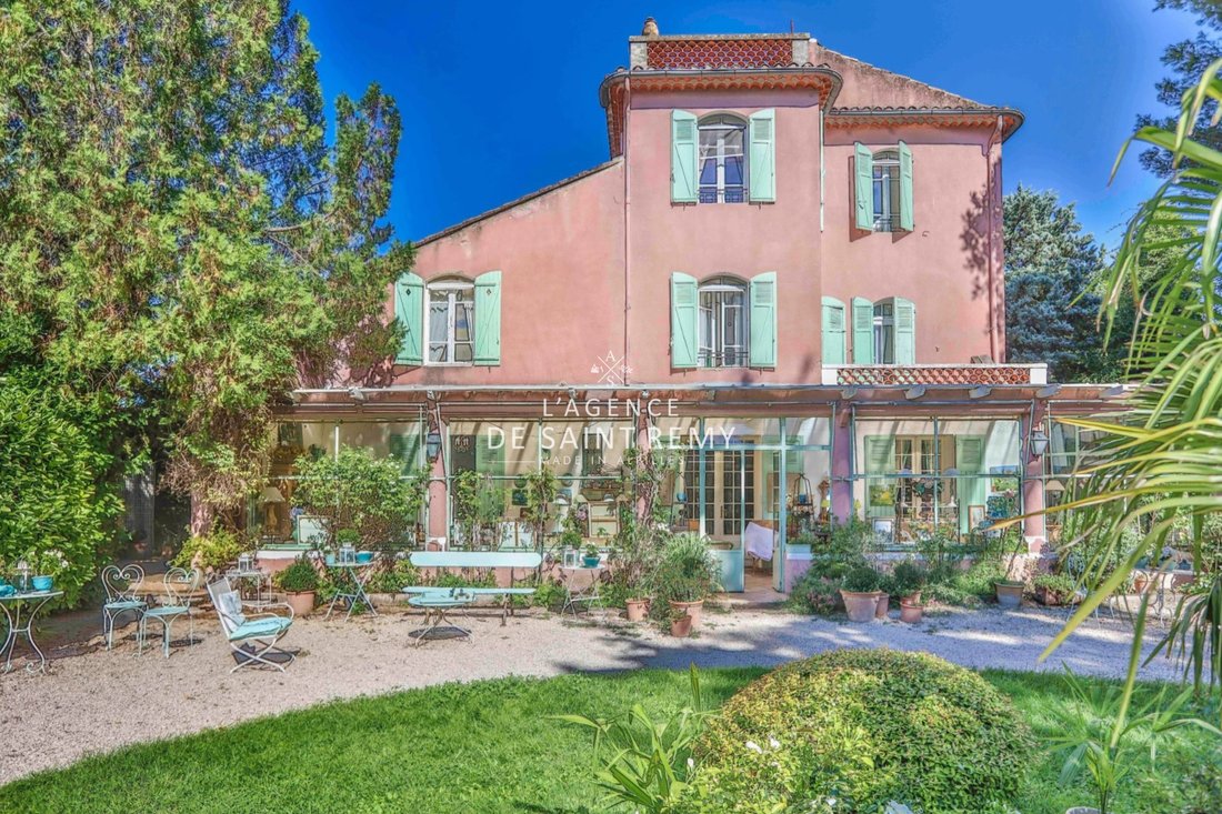 Villa in Orgon, Provence-Alpes-Côte d'Azur, France 1 - 15694509