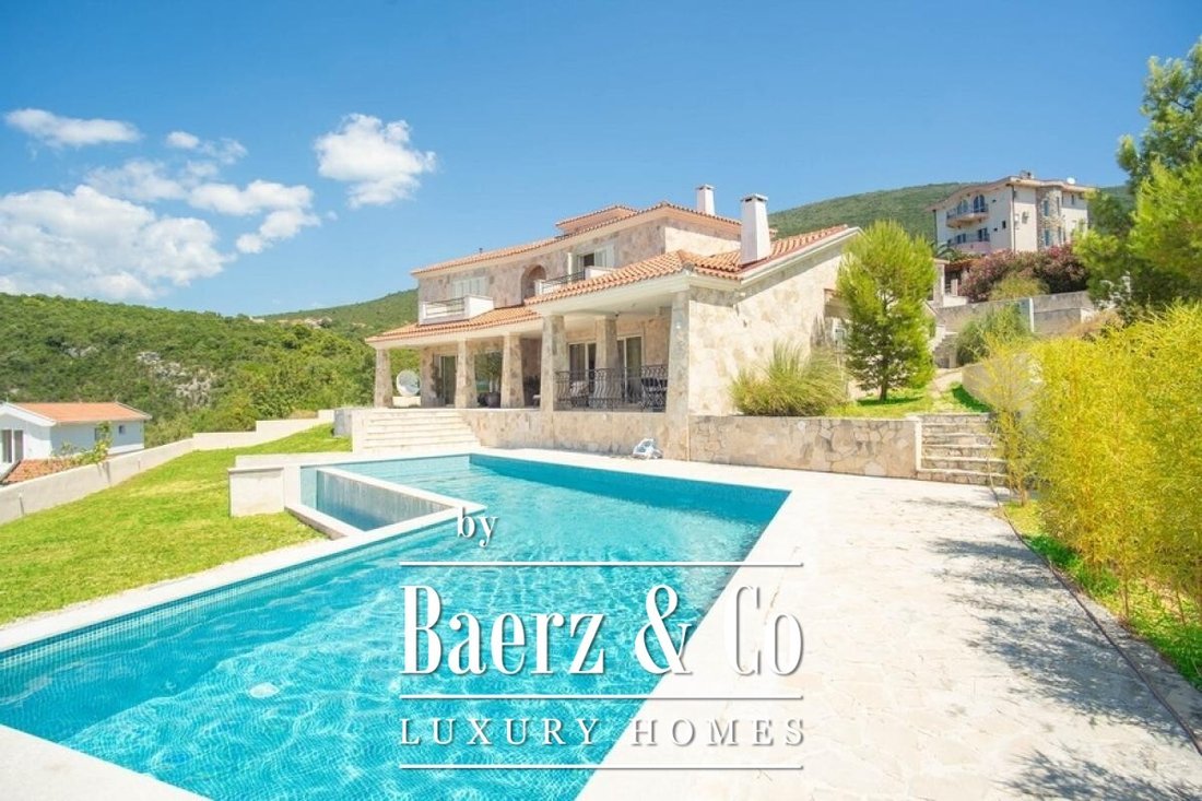 Villa in Herceg Novi, Herceg Novi, Montenegro 1 - 15700913