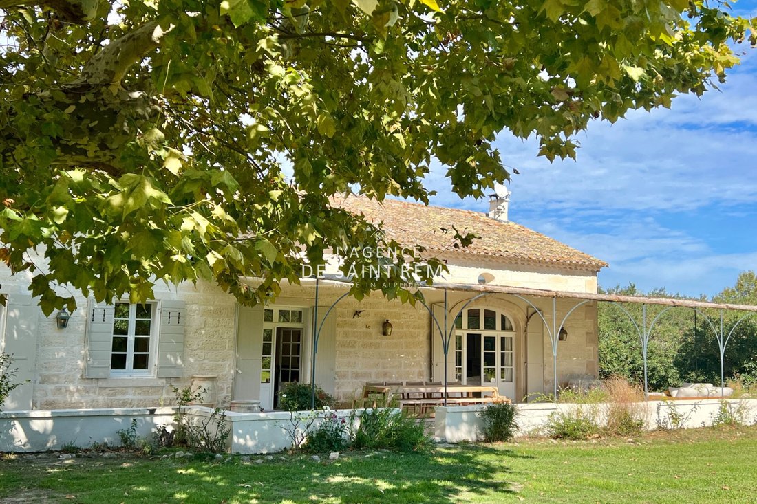 Villa in Saint-Rémy-de-Provence, Provence-Alpes-Côte d'Azur, France 1 - 14757574