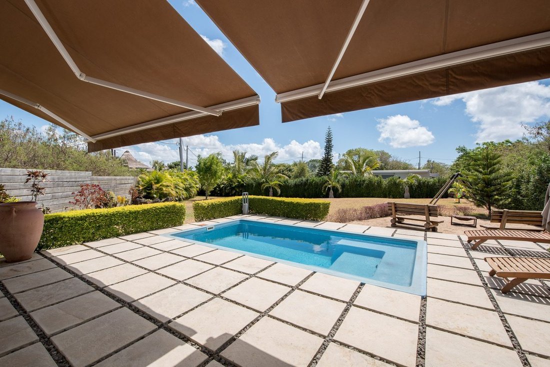 Villa in Petit Raffray, Rivière du Rempart District, Mauritius 1 - 15704212