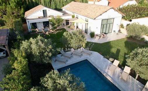 Villa in Saint-Rémy-de-Provence, Provence-Alpes-Côte d'Azur, France 1