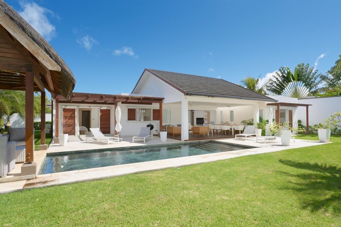 Villa in Grand Baie, Rivière du Rempart District, Mauritius 2 - 15704354