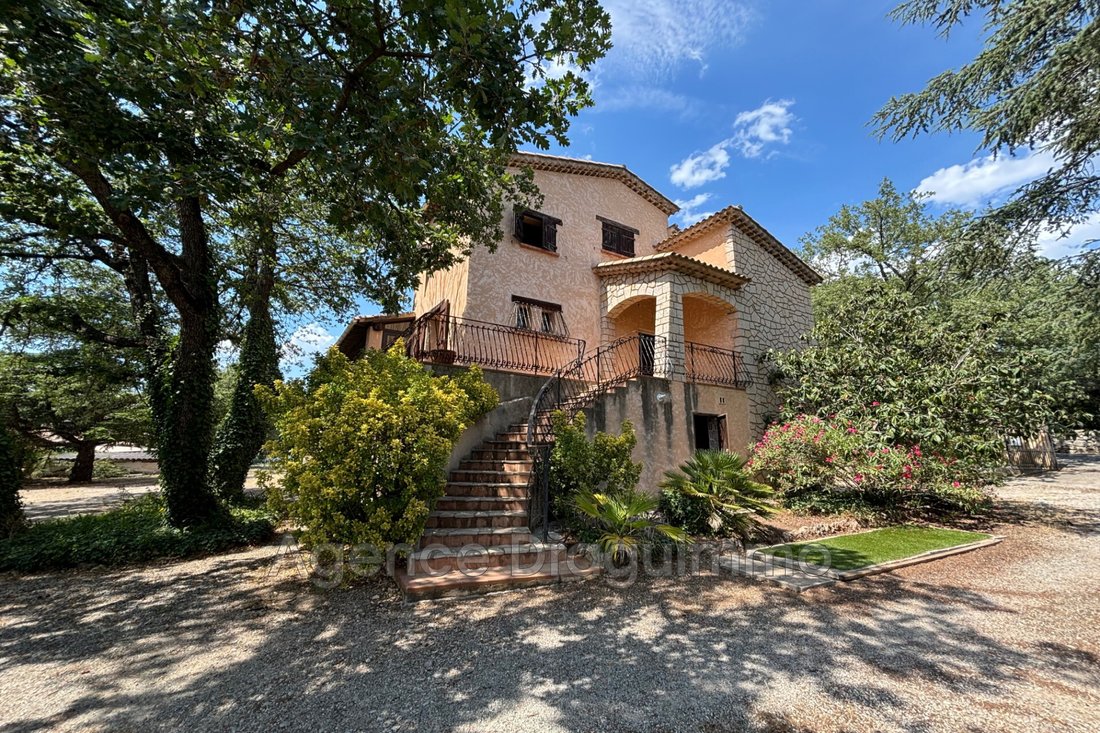 Villa in Trans-en-Provence, Provence-Alpes-Côte d'Azur, France 1 - 14498328