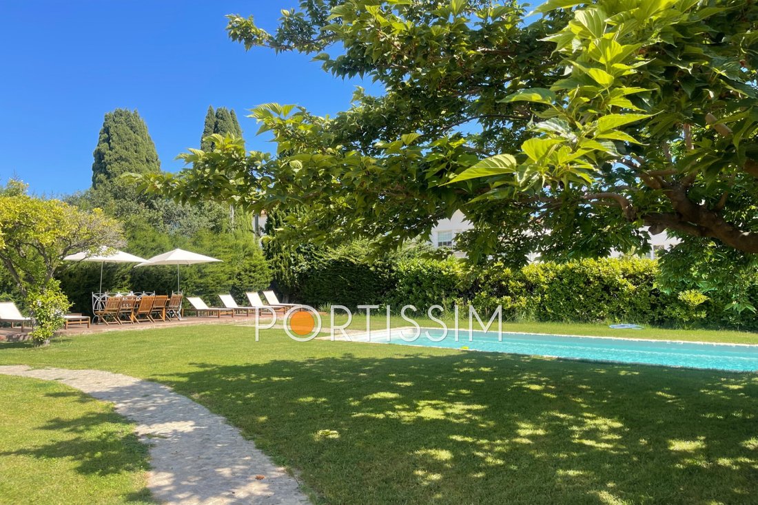 Villa in Saint-Laurent-du-Var, Provence-Alpes-Côte d'Azur, France 1 - 15399969