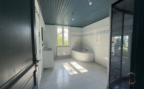 Castle for Sale in Marmande, Nouvelle-Aquitaine, France