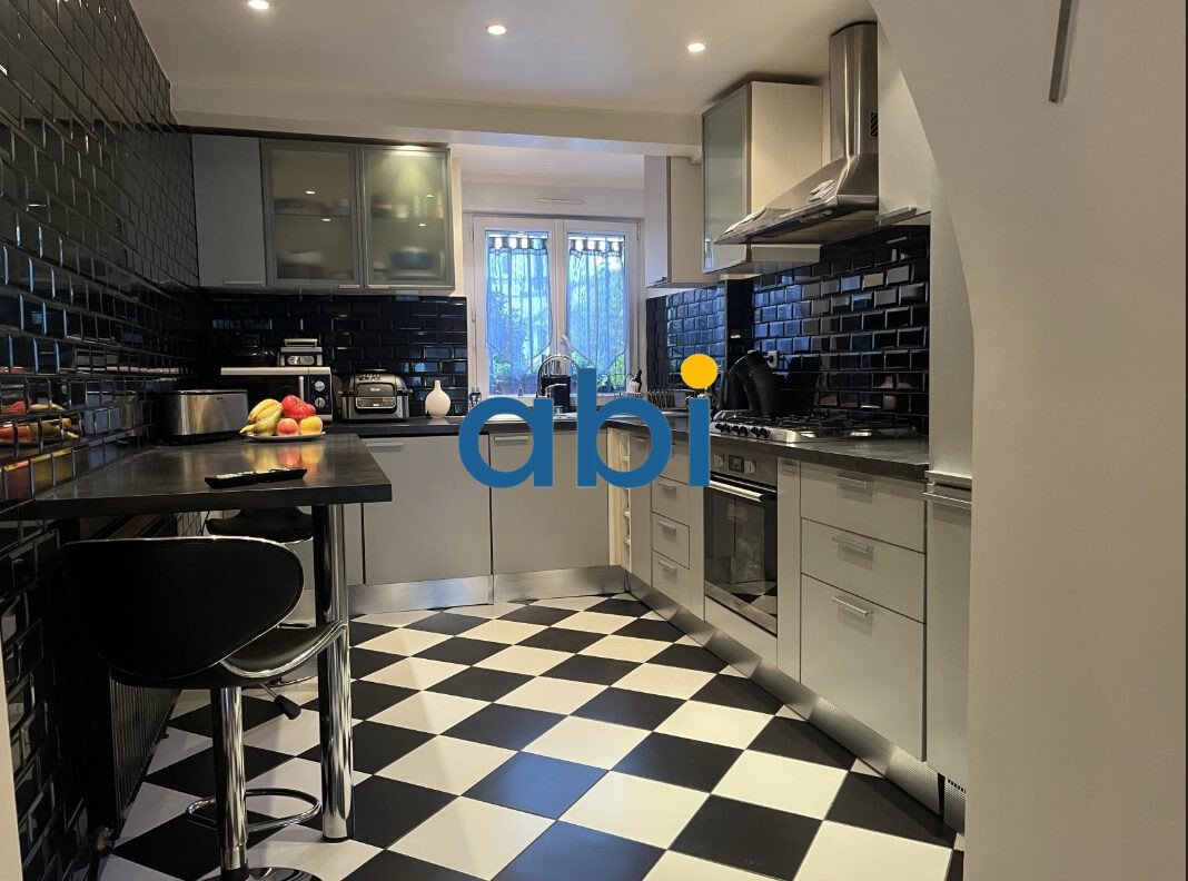 Apartment in La Fourche-Guy Môquet, Paris 17e Arrondissement, Paris 1 - 15705632