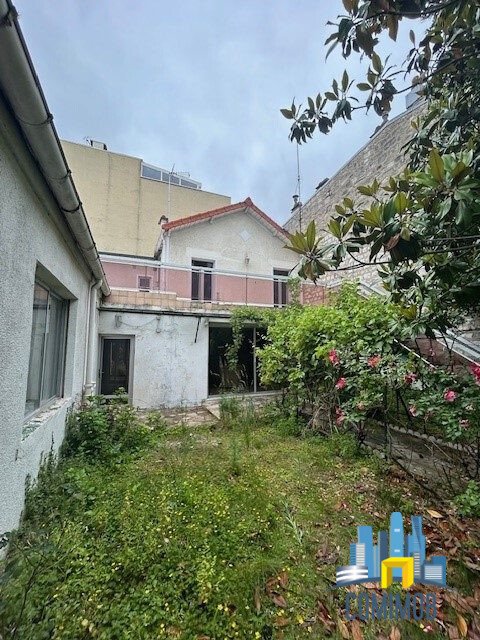 Villa in Hôtel de Ville, Courbevoie, France 1 - 14953688