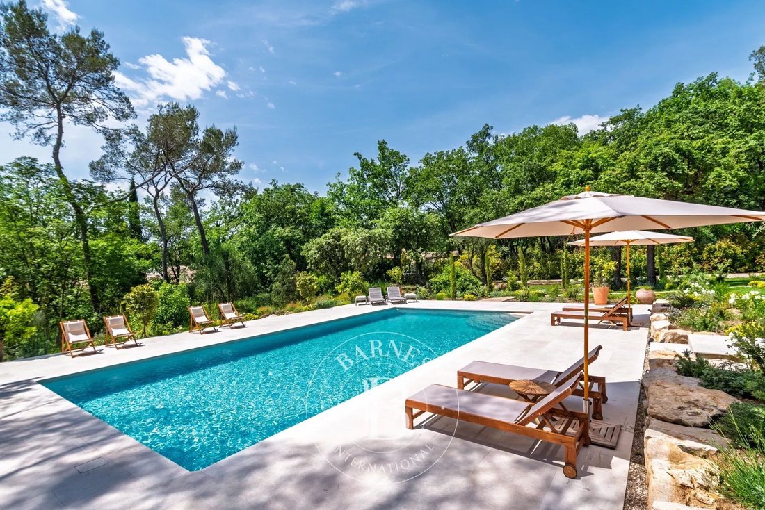 Villa in Nord, Roquefort-les-Pins, France 2 - 15698291