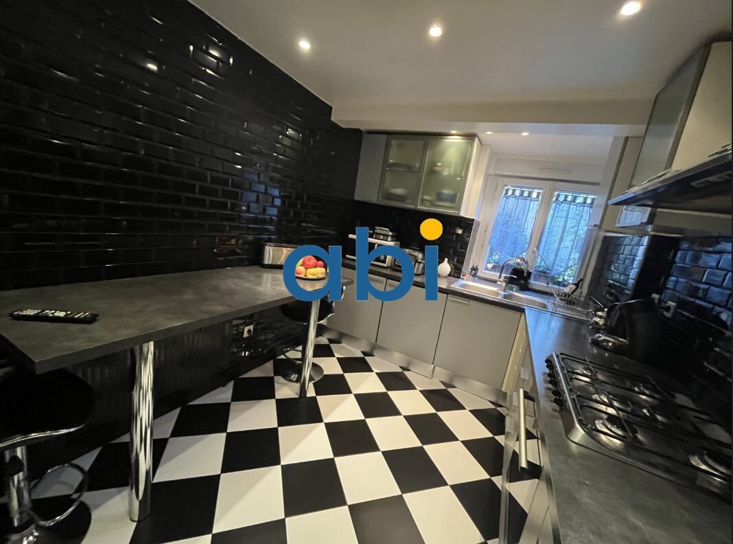 Apartment in La Fourche-Guy Môquet, Paris 17e Arrondissement, Paris 2 - 15705632