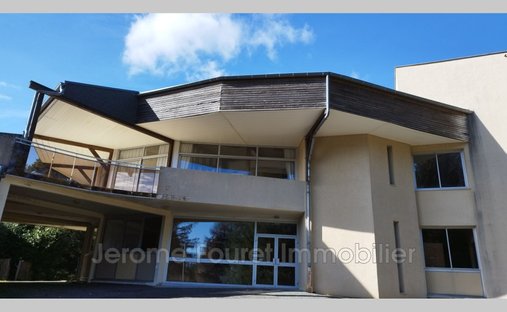 Villa in Saint-Yrieix-le-Dejalat, Nouvelle-Aquitaine, France 1