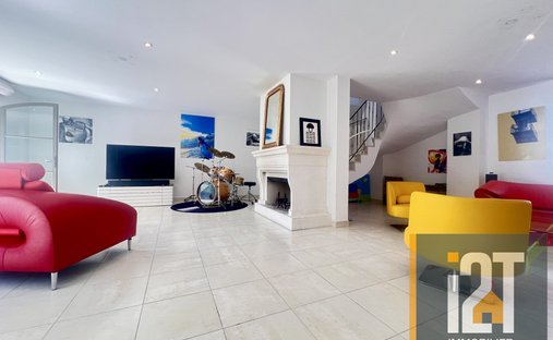 13th Historic Castle With Majestic Park And Pool