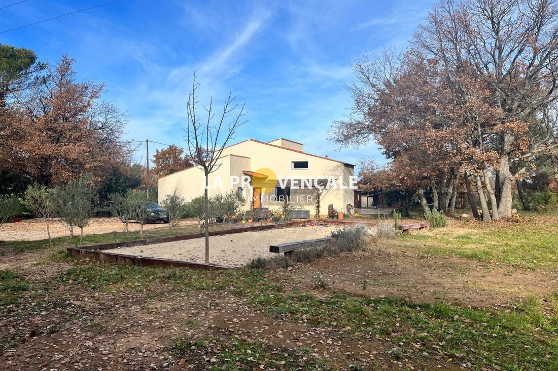 Villa in Trets, Provence-Alpes-Côte d'Azur, France 1 - 15499363