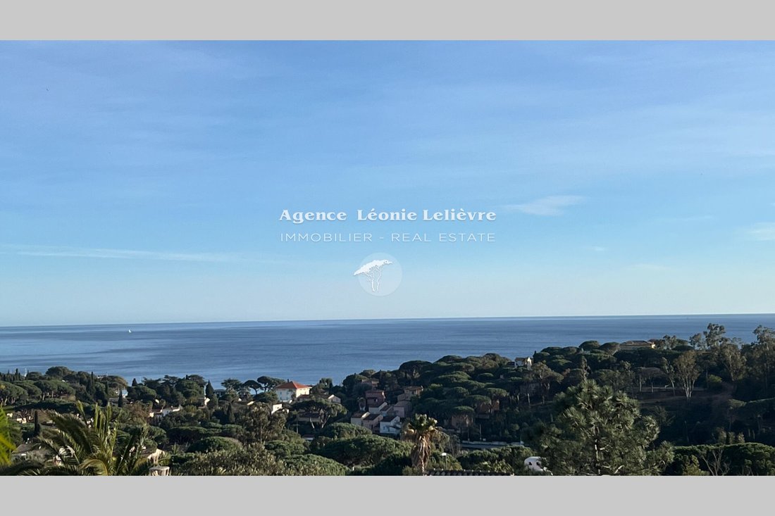 Villa in Les Issambres, Roquebrune-sur-Argens, France 1 - 13738314