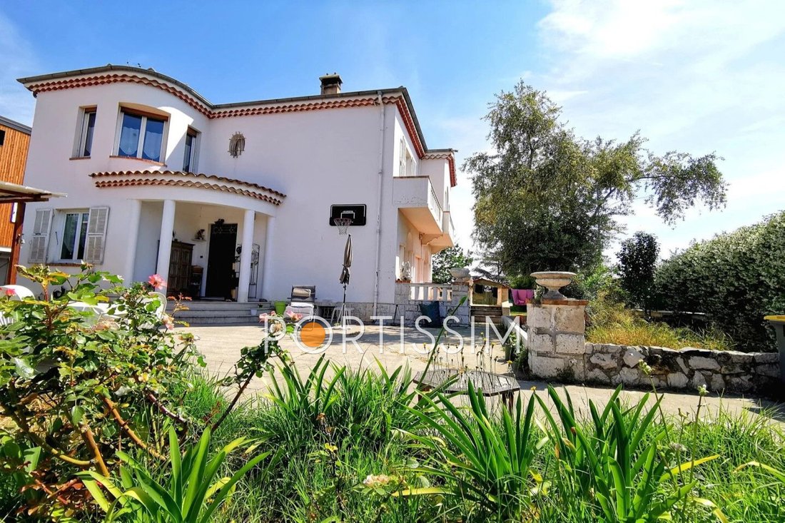Villa in Saint-Laurent-du-Var, Provence-Alpes-Côte d'Azur, France 1 - 12627023