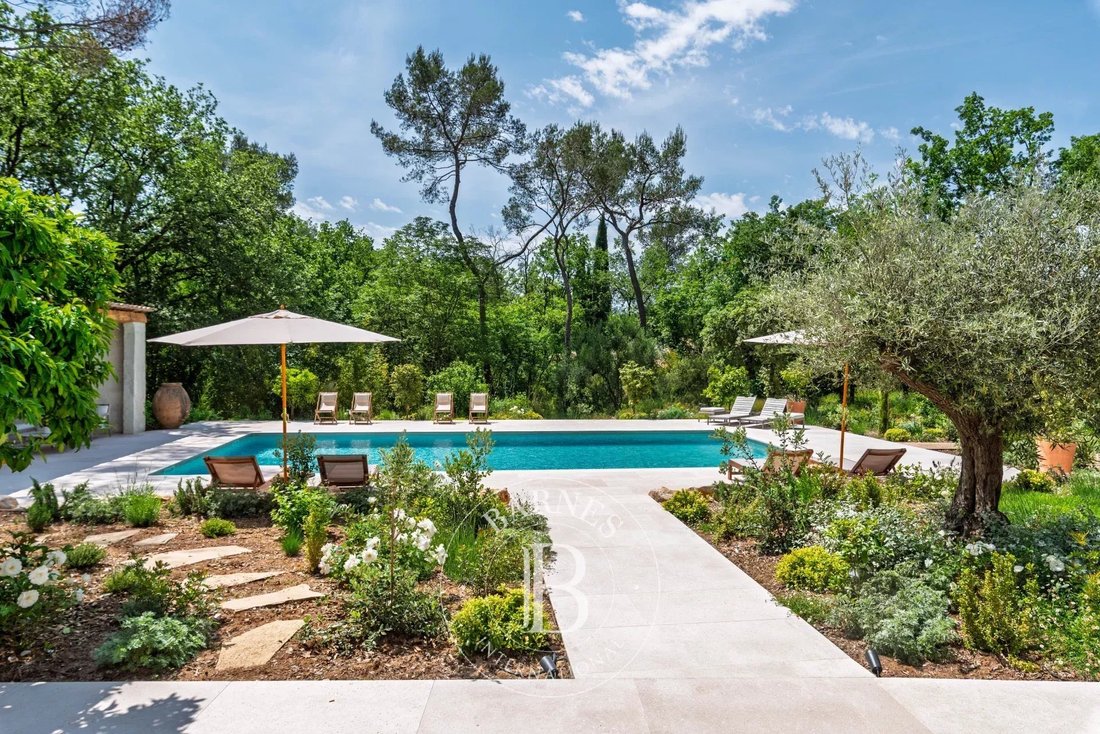 Villa in Nord, Roquefort-les-Pins, France 3 - 15698291