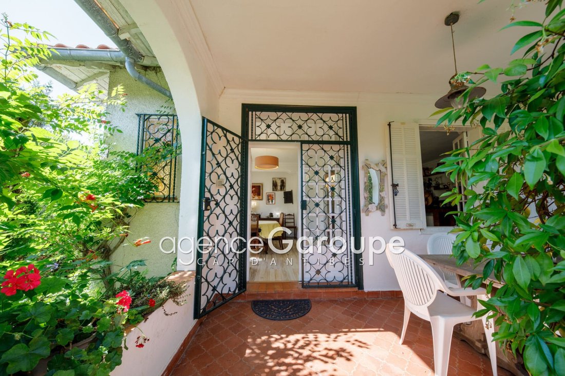 Villa in Antibes, Provence-Alpes-Côte d'Azur, France 1 - 15336538