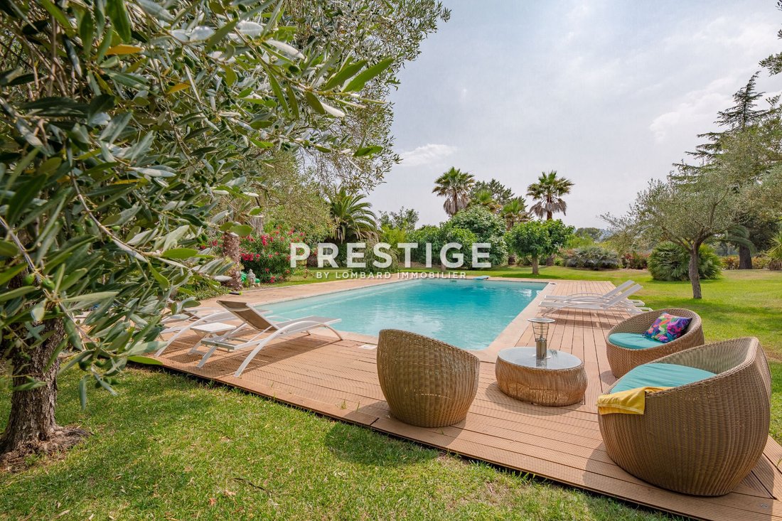 Villa in Roquebrune-sur-Argens, Provence-Alpes-Côte d'Azur, France 1 - 13000777