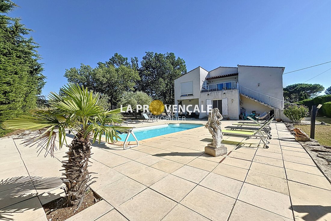 Villa in Trets, Provence-Alpes-Côte d'Azur, France 1 - 14498337