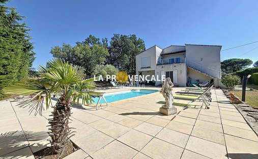 Villa in Trets, Provence-Alpes-Côte d'Azur, France 1