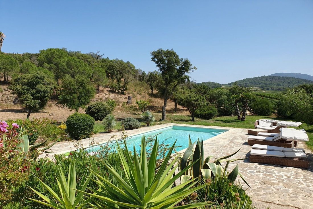 Villa a Le-Plan-de-la-Tour, Provenza-Alpi-Costa Azzurra, Francia 1 - 12626742