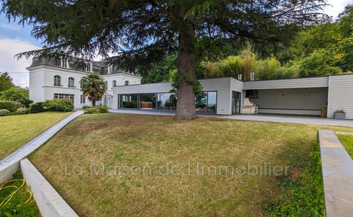 Villa in Hôtel de Ville, Elbeuf, France 1