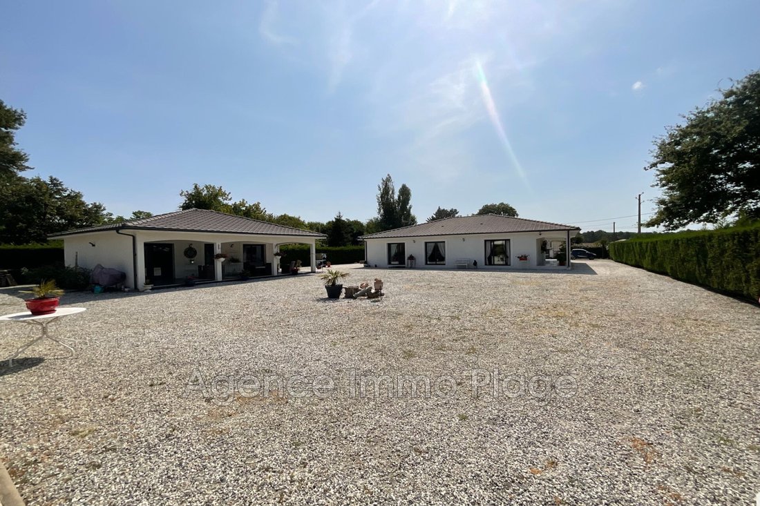 Villa in Lesparre-Medoc, Nouvelle-Aquitaine, France 2 - 14690312
