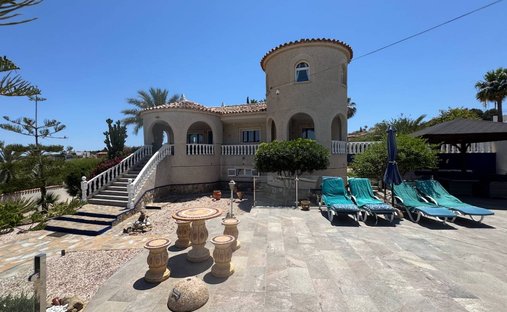 Villa in Almoradí, Land Valencia, Spanien 1
