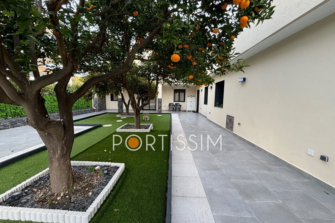 Villa in Cros de Cagnes-Les Vespins, Cagnes-sur-Mer, France 1 - 13664488