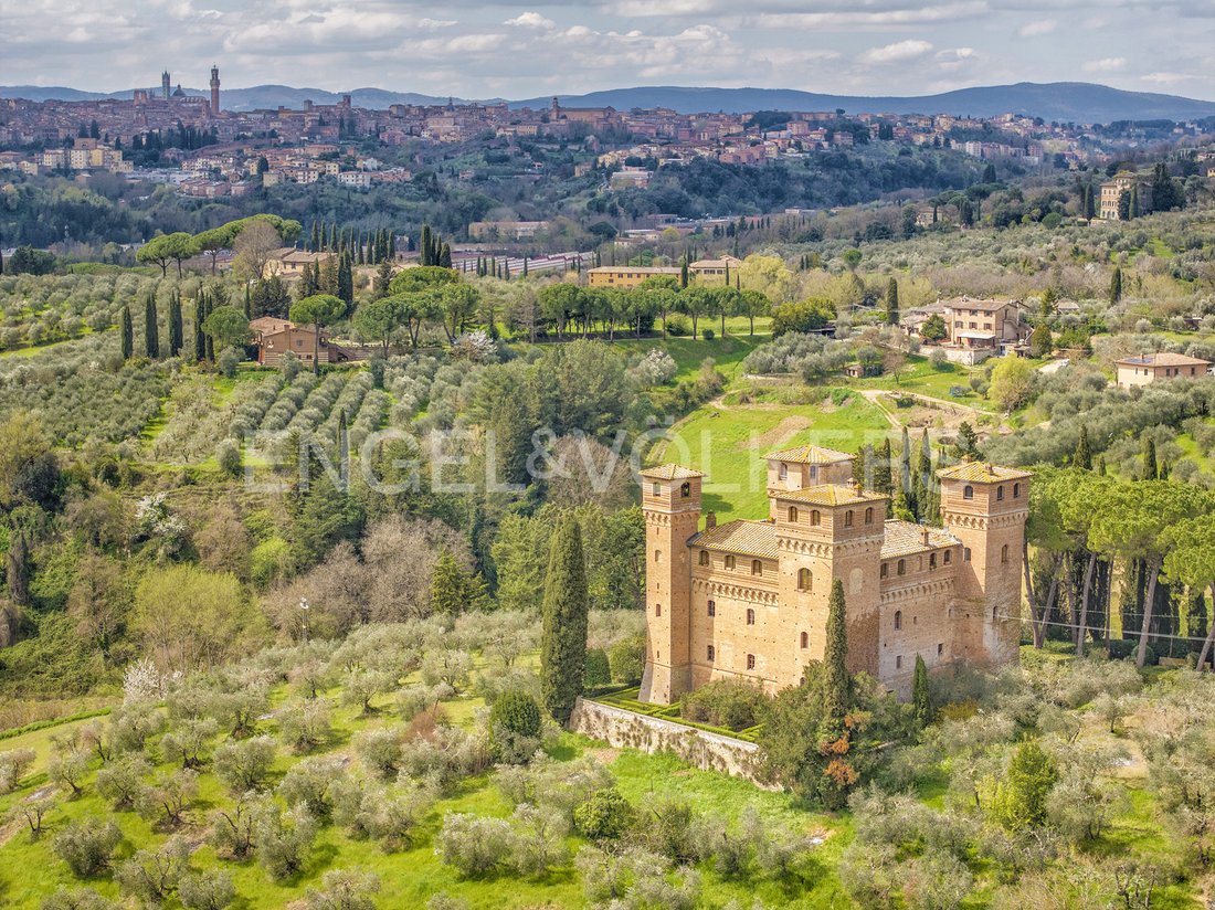 Tuscany’s Crown: A 13th-Century Castle of Towers, Vines & Golden Light