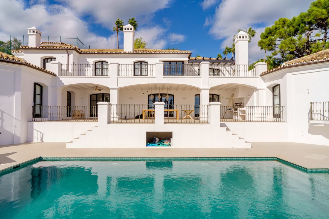 Villa in El Madroñal, Benahavis, Spain 2 - 15709472