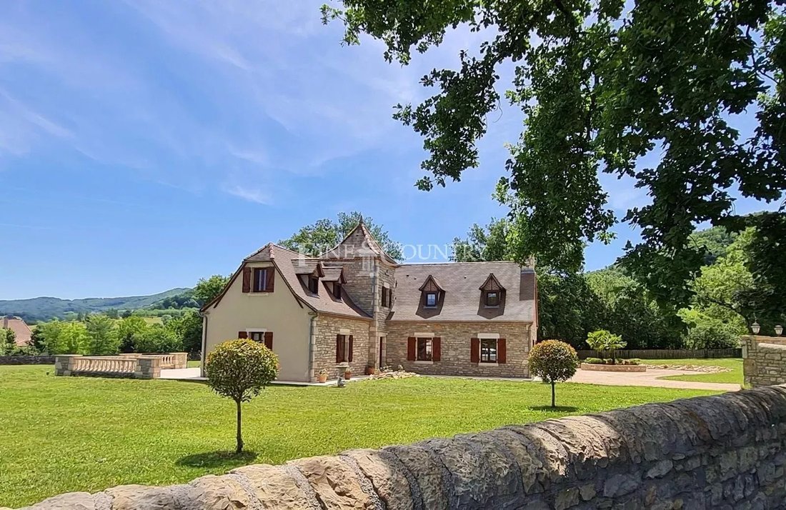Estate in Saint-Céré, Occitania, France 1 - 15710106